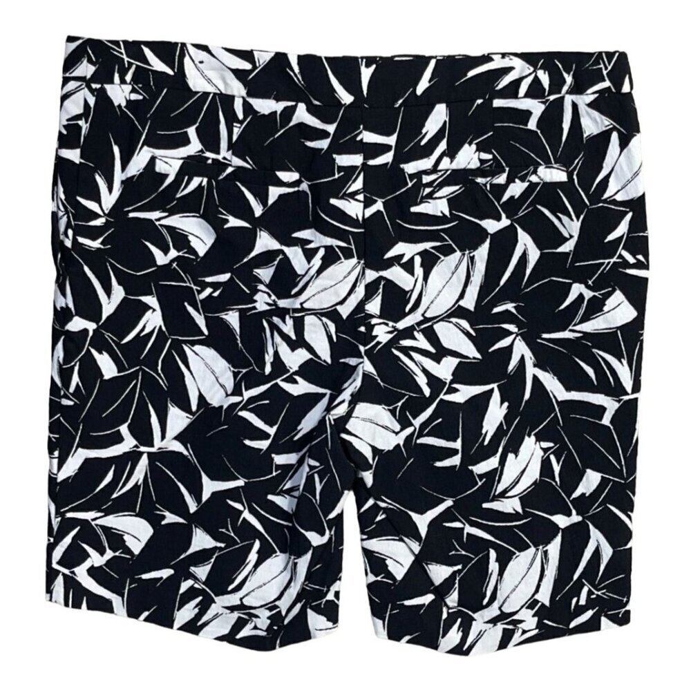 Mario Serrani Women's Bermuda Shorts Black White Floral Size 12 Mid Rise